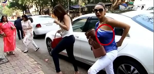  gauri khans boobs exposed in public